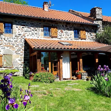 La Maison Des Bouzols بيت ضيافة *