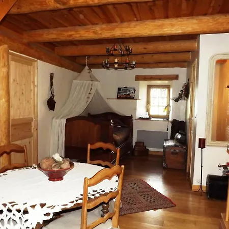 La Maison Des Bouzols *