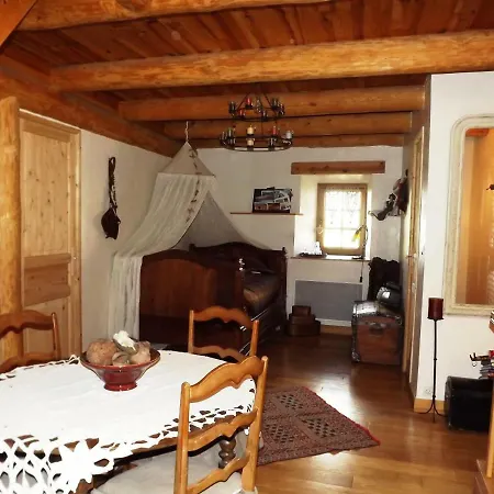 La Maison Des Bouzols *
