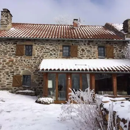بيت ضيافة La Maison Des Bouzols